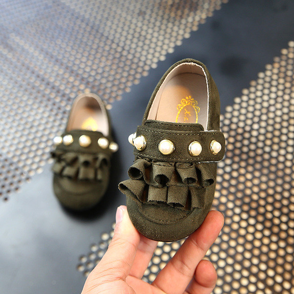 Κομψά παιδικά μοκασίνια για κορίτσια με διακοσμητικές χάντρες σε τρία χρώματα