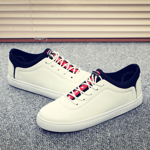 Casual ανδρικά πάνινα παπούτσια με μια λευκή επίπεδη, πολύ άνετη σόλα