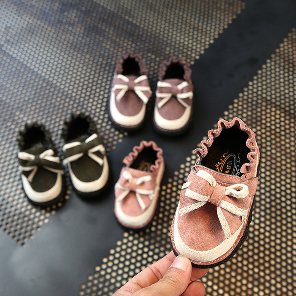 Κομψά παπούτσια για κορίτσια με κορδέλα σε τρία χρώματα