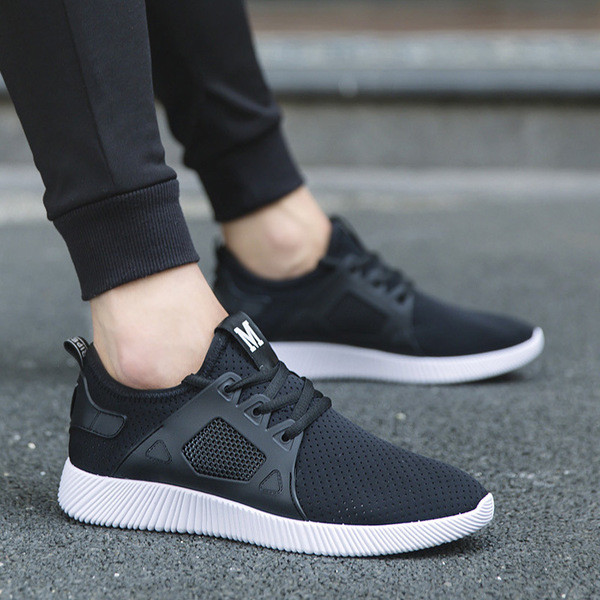 Ανδρικά αθλητικά παπούτσια για τρέξιμο με επίπεδη σόλα και αναπνεύσιμη άνω επιφάνεια - 2 χρώματα