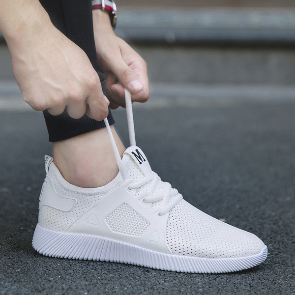 Ανδρικά αθλητικά παπούτσια για τρέξιμο με επίπεδη σόλα και αναπνεύσιμη άνω επιφάνεια - 2 χρώματα