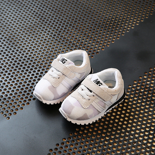 Πολύ χαριτωμένα πάνινα παπούτσια  για κορίτσια σε τρία χρώματα με λουράκια βελκρό