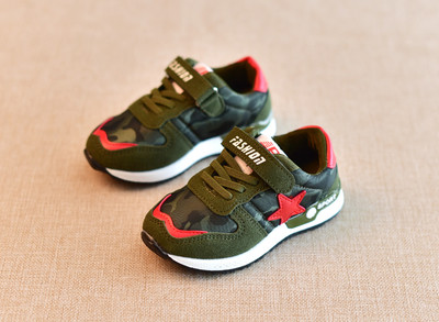 Αθλητικά πάνινα παπούτσια για αγόρια με λουράκια βελκρό και διακόσμηση αστέρων σε τρία χρώματα