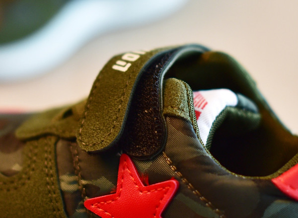 Αθλητικά πάνινα παπούτσια για αγόρια με λουράκια βελκρό  και διακόσμηση αστέρων σε τρία χρώματα