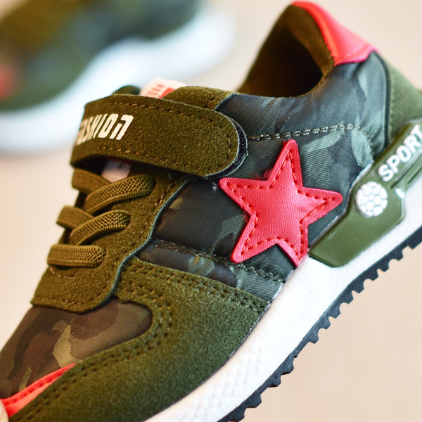 Αθλητικά πάνινα παπούτσια για αγόρια με λουράκια βελκρό  και διακόσμηση αστέρων σε τρία χρώματα