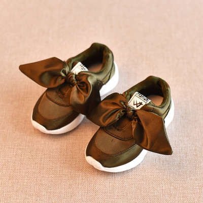 Сладки детски маратонки със сатенена панделка в три цвята