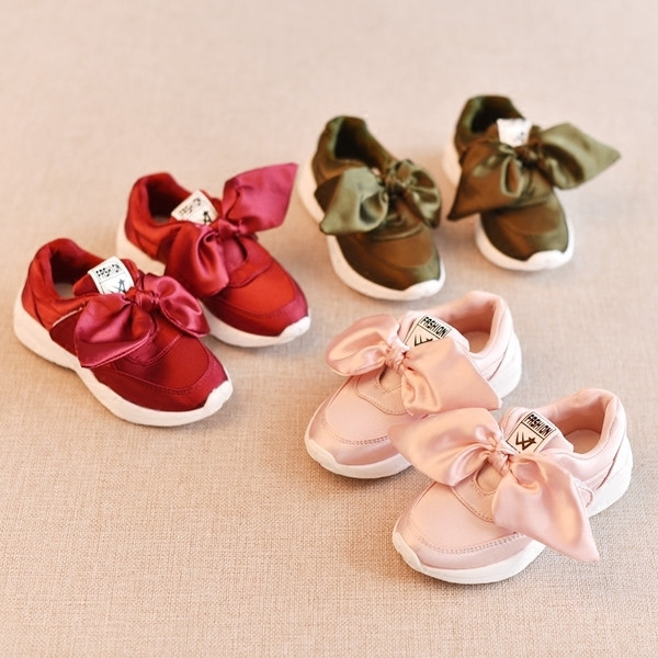 Сладки детски маратонки със сатенена панделка в три цвята