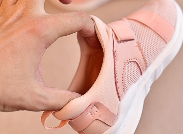 Αθλητικά παιδικά παπούτσια για κορίτσια και αγόρια σε τρία χρώματα