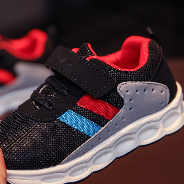 Παιδικά αθλητικά παπούτσια  σε τρία χρώματα με  λουράκια βελκρό