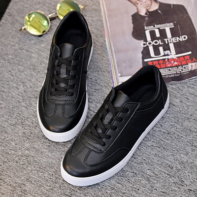 Αθλητικά ανδρικά κομψά παπούτσιαμε επίπεδη σόλα ιδανική για την καθημερινή ζωή