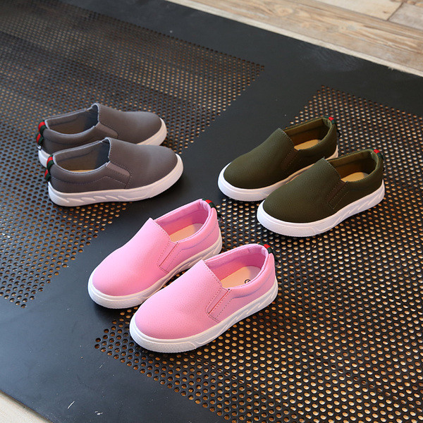 Παιδικά μοκασίνια για κορίτσια και αγόρια σε τρία χρώματα