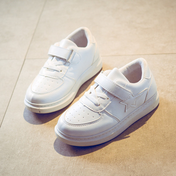 Αθλητικά παιδικά παπούτσια  για αγόρια και κορίτσια σε ροζ, άσπρο και μαύρο χρώμα με  λουράκια βελκρό