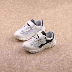 Αθλητικά παιδικά παπούτσια για αγόρια με δίχτυ και λουράκια βελκρό σε τρία χρώματα