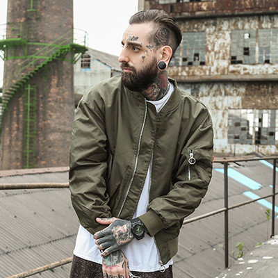 Κομψό ανδρικό φούτερ σε πράσινο, κόκκινο και μαύρο χρώμα