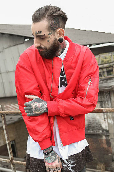 Κομψό ανδρικό φούτερ σε πράσινο, κόκκινο και μαύρο χρώμα