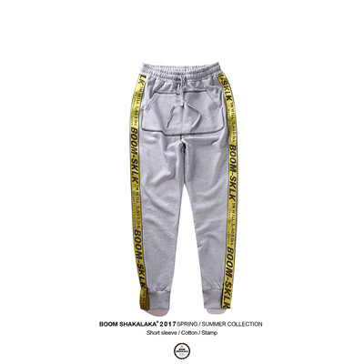 Κομψά και σπορ αντρικά παντελόνια σε πολλά χρώματα με επιγραφές