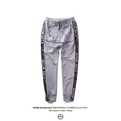 Κομψά και σπορ αντρικά παντελόνια σε πολλά χρώματα με επιγραφές