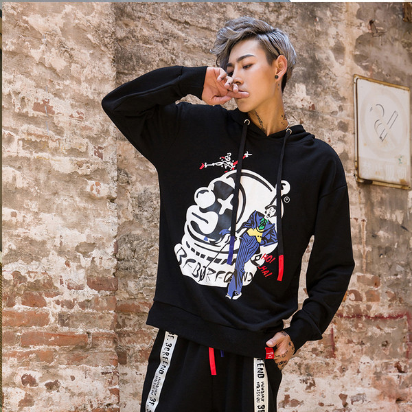 Ανδρικό φούτερ σπορ σε δύο χρώματα με κουκούλα και εικόνα