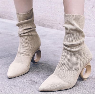 Γυναικείες κομψές μπότες από ύφασμα με ενδιαφέρον κυκλικό τακούνι