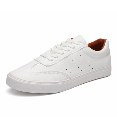 Ανδρικά casual, πολύ άνετα αθλητικά παπούτσια με επίπεδη σόλα και κορδόνα σε μαύρο και άσπρο χρώμα