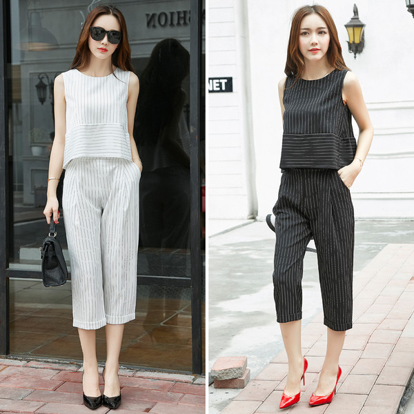 Κομψές γυναικείες φόρμες σε ευρύ σχέδιο σε δύο χρώματα