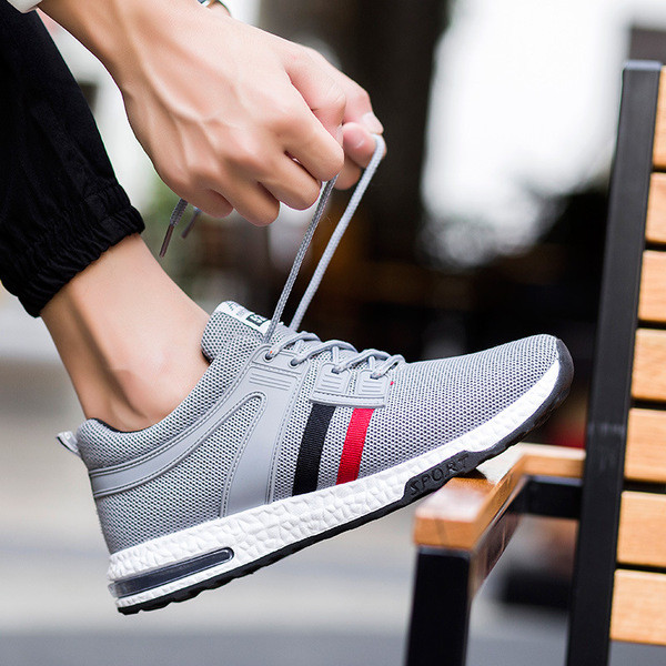 Άνετα αναπνεύσιμα ανδρικά παπούτσια με άνετη επίπεδη σόλα σε τρία διαφορετικά χρώματα