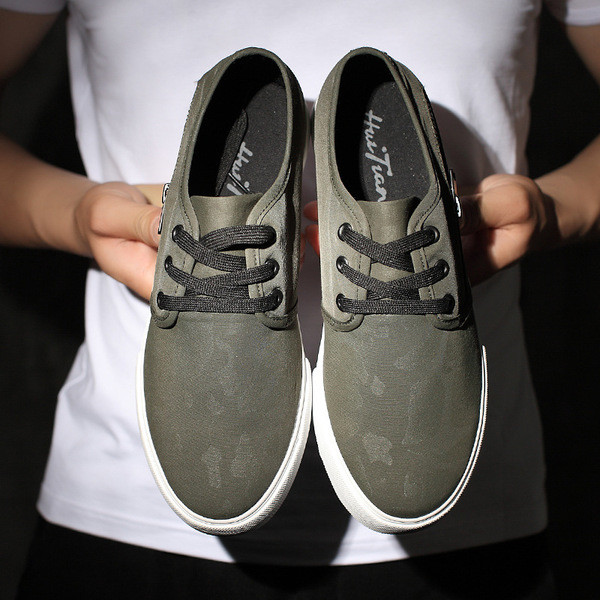 Αθλητικά παπούτσια ανδρικά  με κορδόνια και επίπεδη σόλα από καουτσούκ