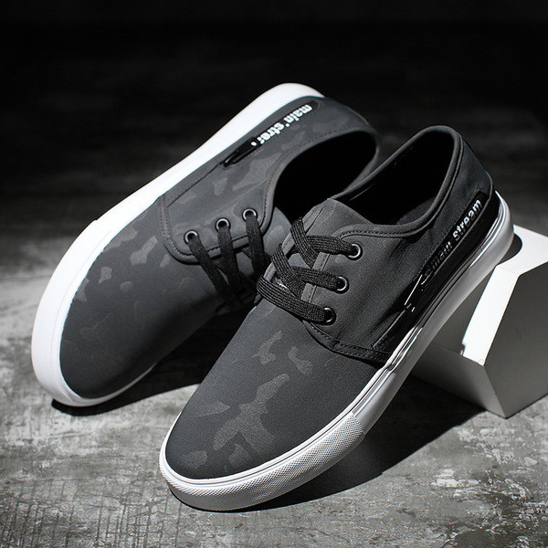 Αθλητικά παπούτσια ανδρικά  με κορδόνια και επίπεδη σόλα από καουτσούκ