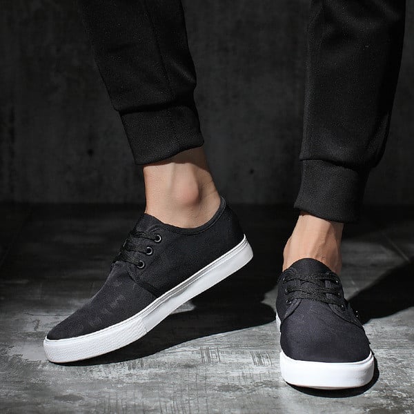 Αθλητικά παπούτσια ανδρικά  με κορδόνια και επίπεδη σόλα από καουτσούκ