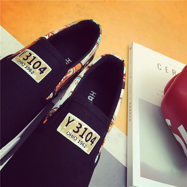 Άνετα ανδρικά  μοκασίνια με επίπεδη σόλα από καουτσούκ