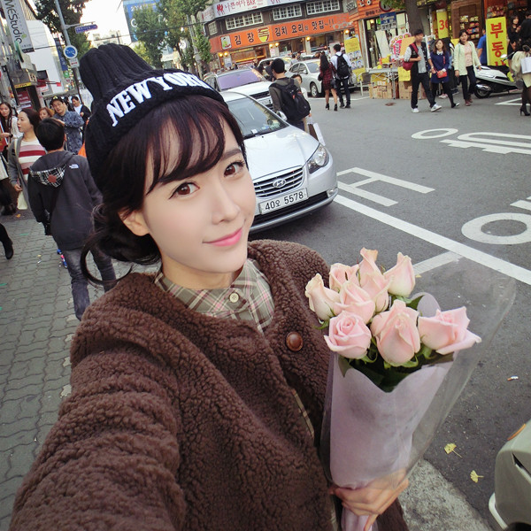 Сладко плюшено дамско яке с копчета и джобове в кафяв цвят