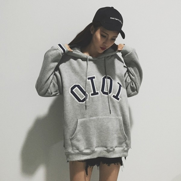 Дамски широк и много топъл суичер с качулка в пет различни цвята