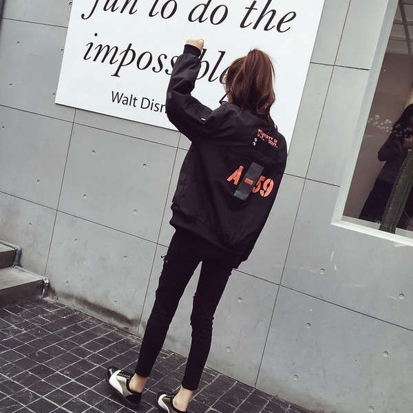 Модерно дамско яке в два цвята с ципове