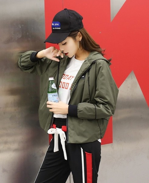 Много актуално дамско яке с качулка в свободен стил и в четири цвята