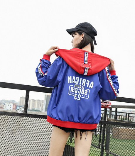 Σπορ  γυναικείο  μπουφάν με κουκούλα σε τρία χρώματα