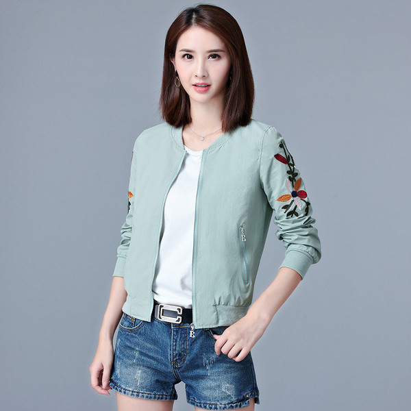 Slim γυναικείο σακάκι  με κεντήματα σε τρία χρώματα