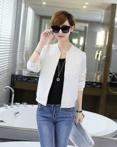 Спортно-елегантно дамско яке в изчистен модел в бял и черен цвят