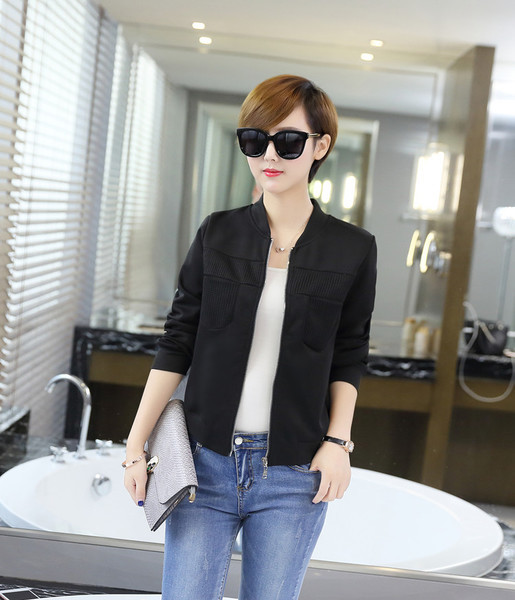 Спортно-елегантно дамско яке в изчистен модел в бял и черен цвят