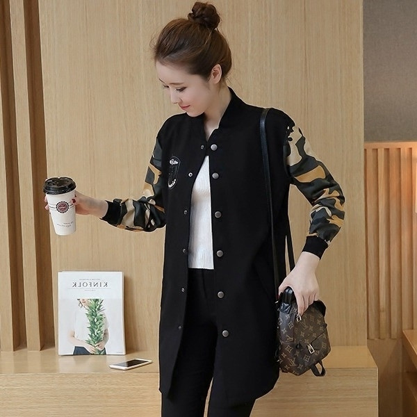 Όμορφο αθλητικό κομψό γυναικείο παλτό - μακρύ και πολύχρωμα μανίκια