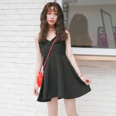 Γυναικείο φόρεμα με  λεπτές λωρίδες και ντεκολτέ σε σχήμα V