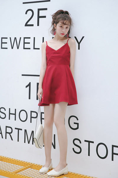 Γυναικείο φόρεμα με  λεπτές λωρίδες και ντεκολτέ σε σχήμα V 