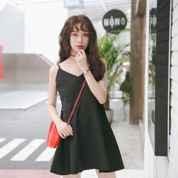 Γυναικείο φόρεμα με  λεπτές λωρίδες και ντεκολτέ σε σχήμα V 