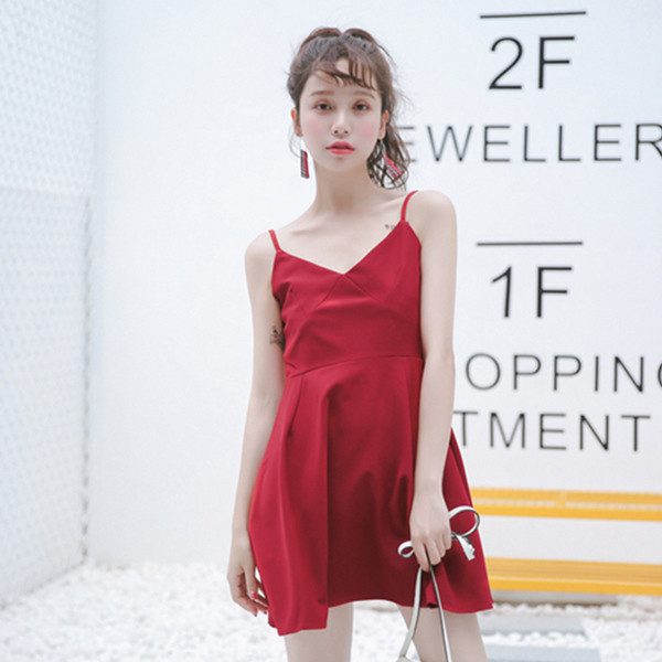 Γυναικείο φόρεμα με  λεπτές λωρίδες και ντεκολτέ σε σχήμα V 