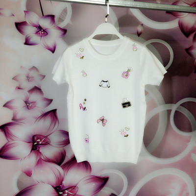 Γυναικείο  πουλόβερ σε διάφορες εικόνες και διακόσμηση