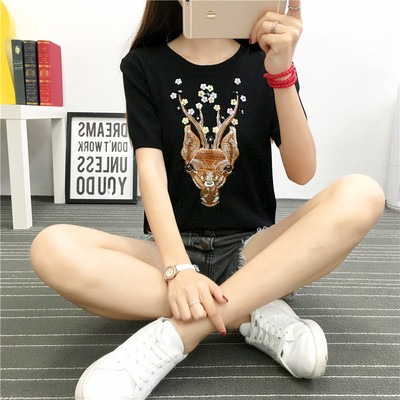 Γυναικείο  πουλόβερ σε διάφορες εικόνες και διακόσμηση