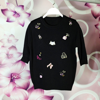 Γυναικείο  πουλόβερ σε διάφορες εικόνες και διακόσμηση