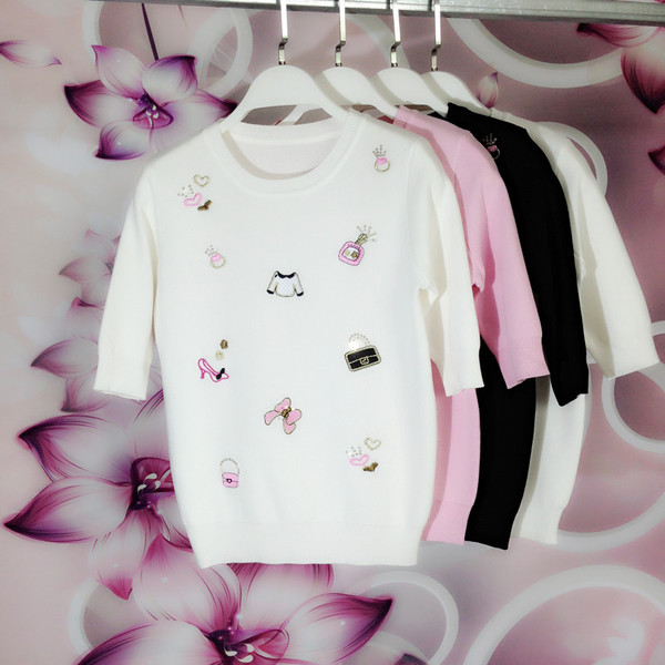 Γυναικείο  πουλόβερ σε διάφορες εικόνες και διακόσμηση