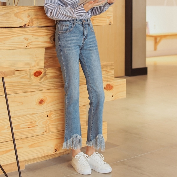 Κομψά γυναικεία τζην - 7/8 μήκος  με κρόσσια και υψηλή μέση