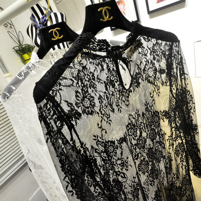 Γυναικείο φόρεμα με δαντέλα  σε λευκό και μαύρο χρώμα