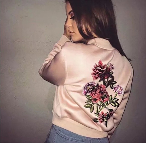 Πολύ φρέσκο ​​και κομψό γυναικείο μπουφάν με μωβ ροζ με όμορφο κέντημα στην πλάτη